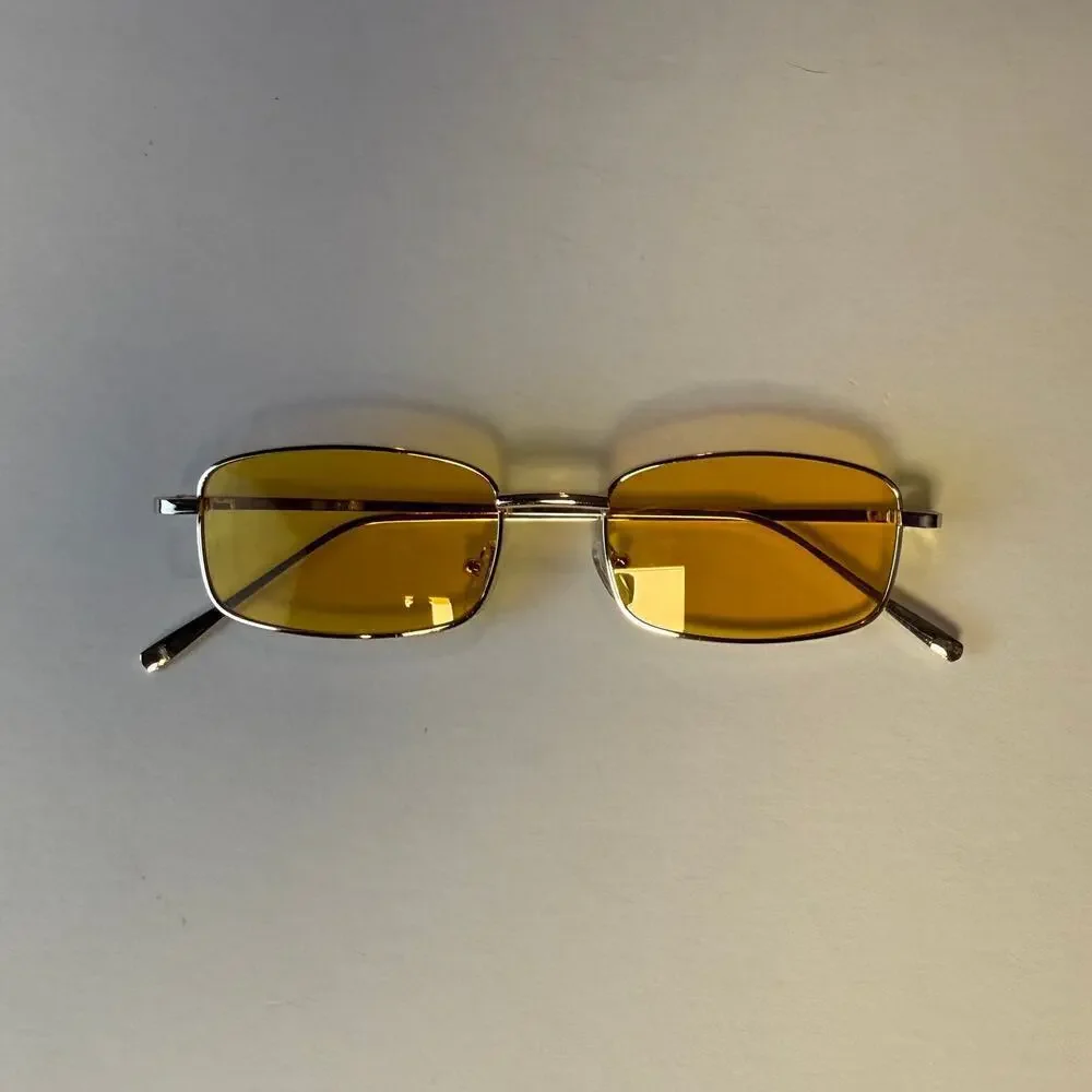 Retro square sunglasses with yellow